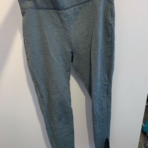 Abercrombie leggings with detailing on cuffs